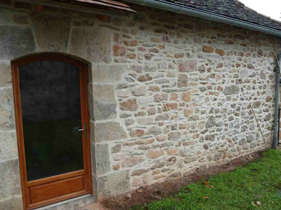 Joint à la chaux, façade en pierre dans l'Yonne