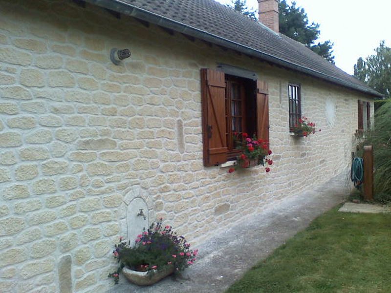 Joint à la chaux, façade en pierre à Molesmes